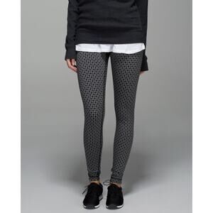 Lululemon Leggings Wunder Under Full-On Luon Size 4 Black and Silver